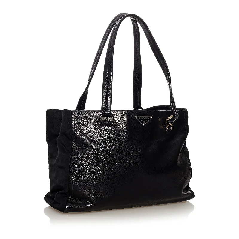 Ladies Prada Galleria bags with a detachable shoulder strapPrada Leather Tote Bag 32970