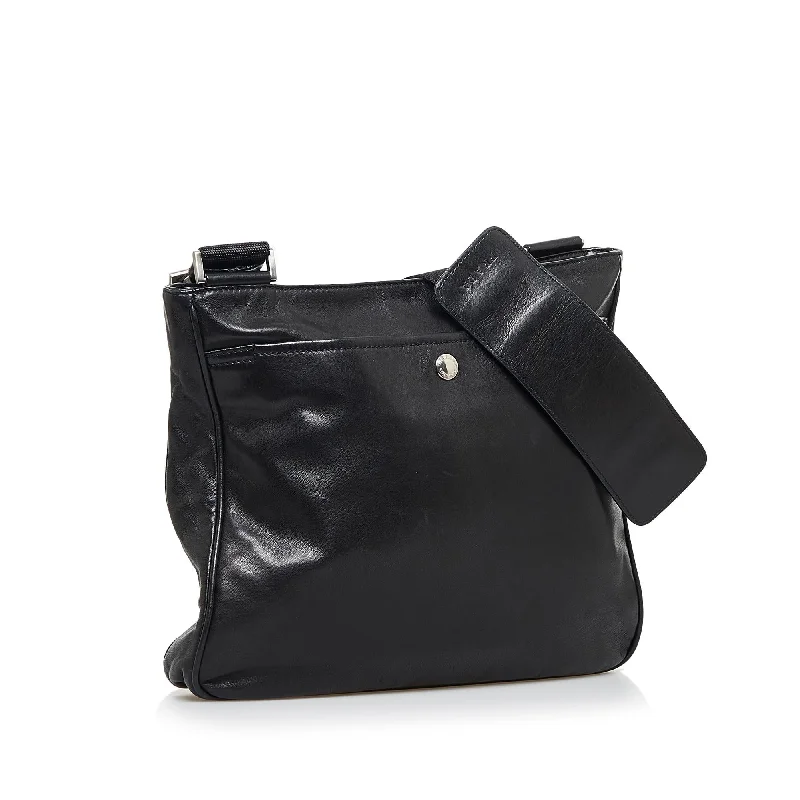 Ladies Prada handbags with a detachable wallet inside for added conveniencePrada Leather Crossbody Bag wrJKSC