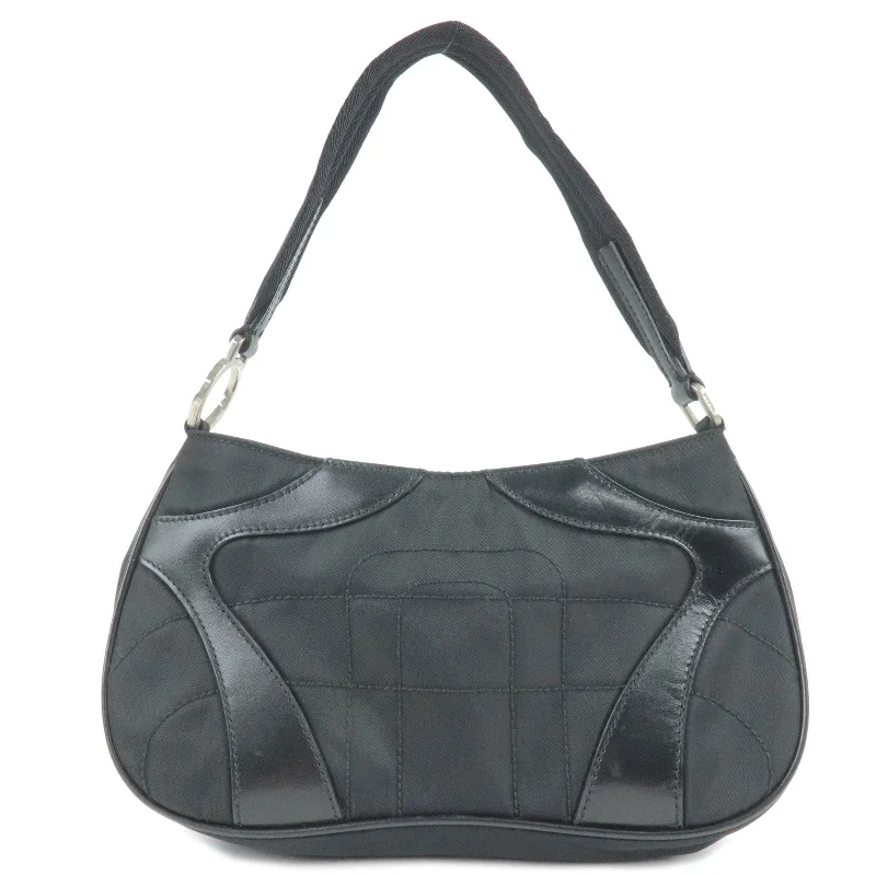 Ladies Prada shoulder bags with a single - handle design for simplicityPRADA Nylon Leather Hand Bag Pouch NERO Black B10567