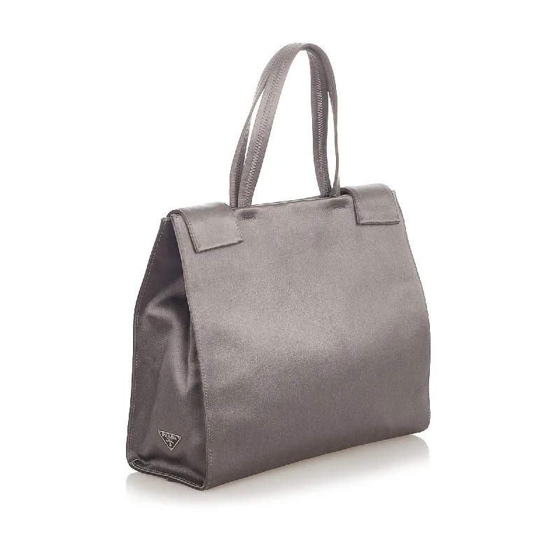 Ladies Prada Galleria bags with gold - toned hardware for a luxurious touchPrada Leather Handbag 22071