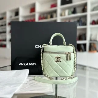 Chanel Vintage Inspired Handbag for Retro Lovers*Microchip, Brand New* Trendy CC Vanity Small Light Green Lambskin