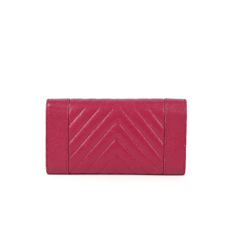 Chanel Handbag with Adjustable Strap for ComfortChanel Chevron Wallet Pink