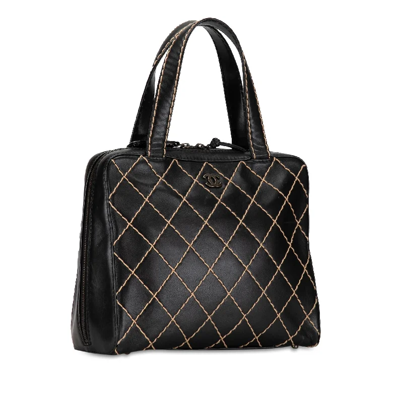 Chanel Lightweight Handbag for Daily ErrandsChanel CC Wild Stitch Lambskin Handbag (19CouV)