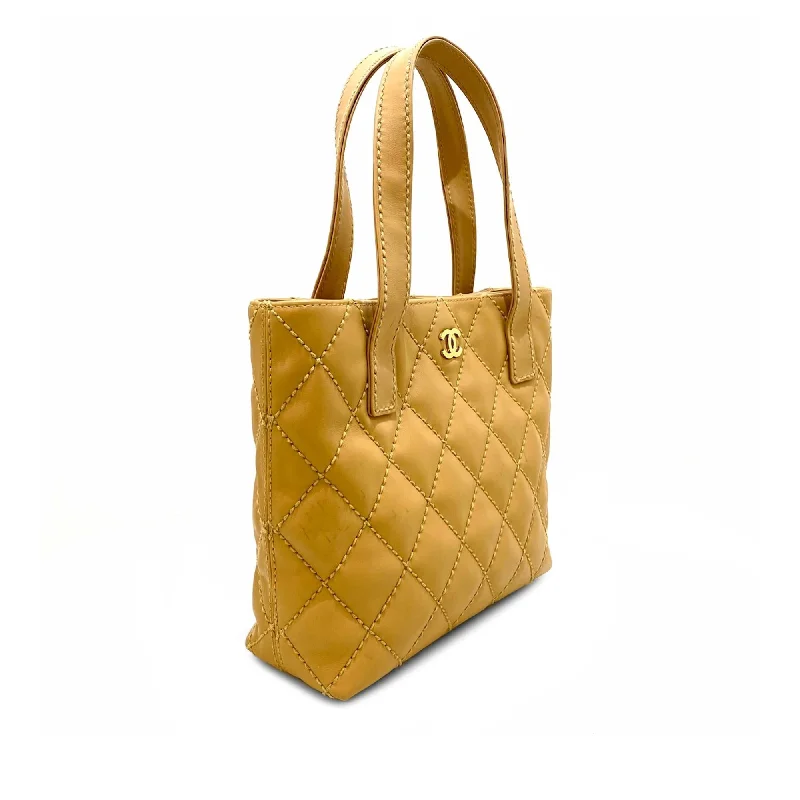 Chanel Quilted Leather Shoulder Bag for FashionistasChanel CC Wild Stitch Lambskin Handbag (dhxke3)