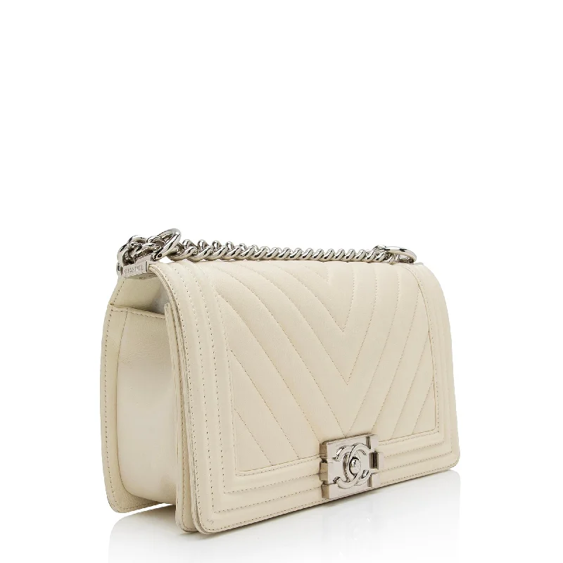 Chanel New Arrival Handbag with Gold HardwareChanel Chevron Lambskin Old Medium Boy Bag (Dmy3Qd)