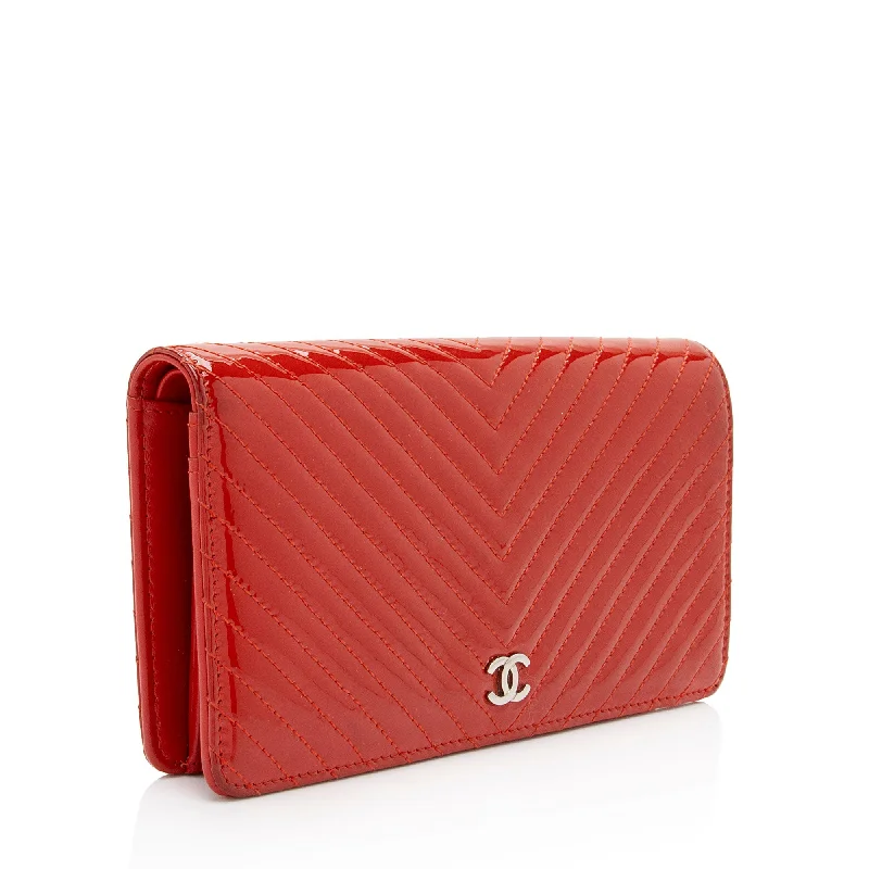 Chanel All - Match Handbag for Versatile StylingChanel Chevron Patent Leather Yen Wallet (dr7rcl)