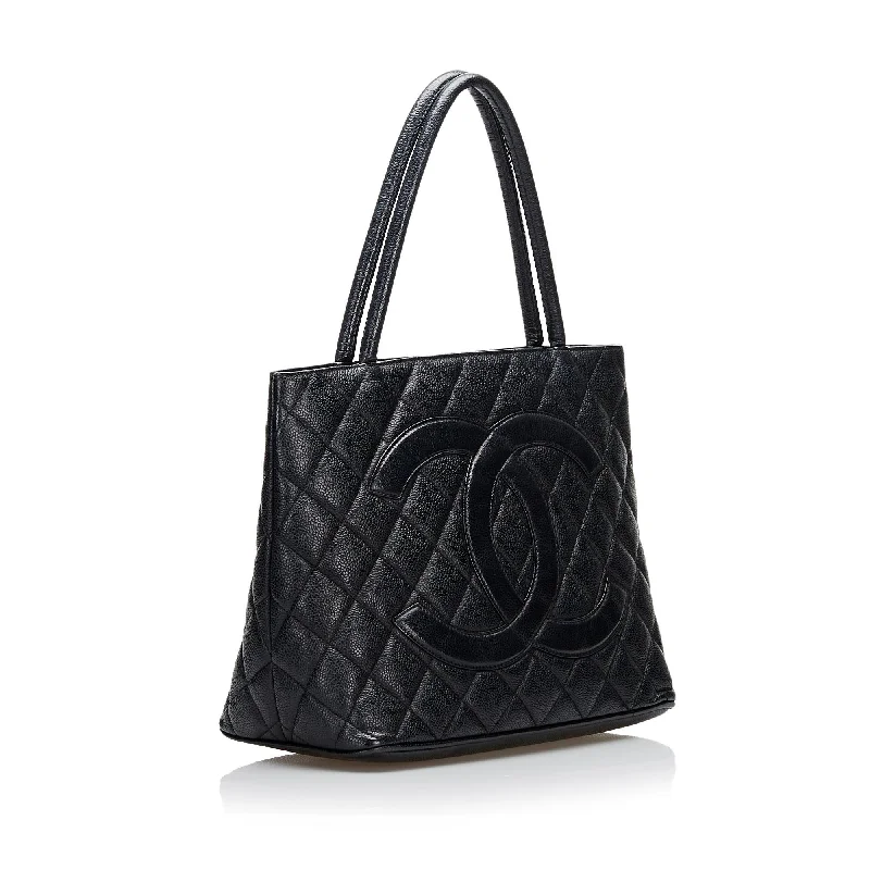 Chanel Quilted Leather Shoulder Bag for FashionistasChanel Medallion Tote (36480)