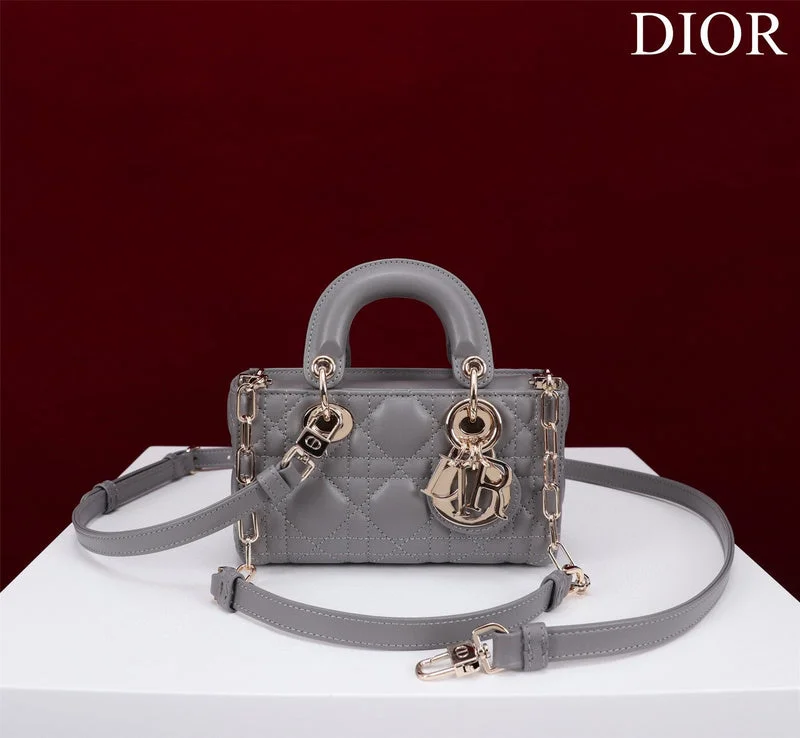 Luxury Christian Dior crossbody bags with a chain - link strapDior Bag