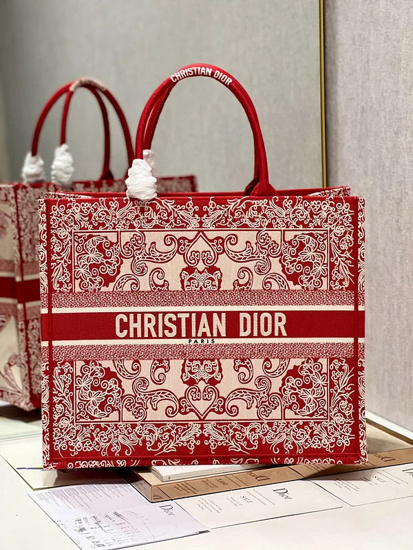 Christian Dior handbags with a removable shoulder strap for versatilityDior Bag