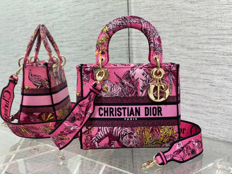 Christian Dior Saddle bags with a distressed leather finishmakbags - Dior Bags - 557