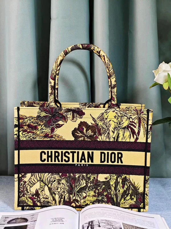 Christian Dior Saddle bags with a studded trim for a bold lookmakbags - Dior Bags - 616