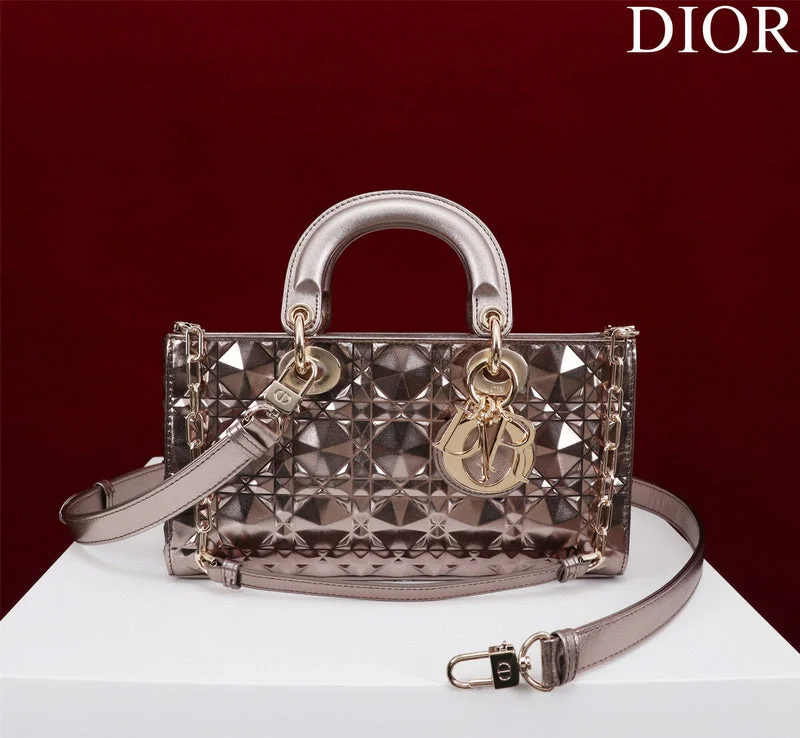 Christian Dior Saddle bags with a distressed leather finishmakbags - Dior Bags - 664